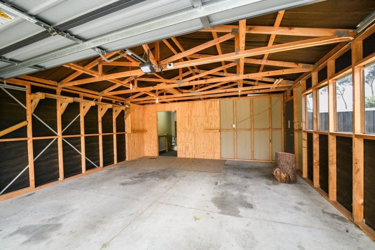 Photo of property in 18 Woburn Place, Takaro, Palmerston North, 4412