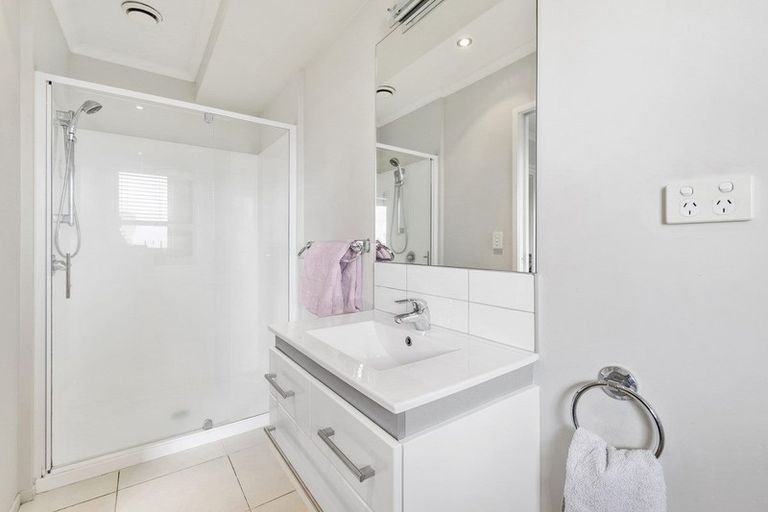 Photo of property in 63 Mack Place, Red Hill, Papakura, 2110