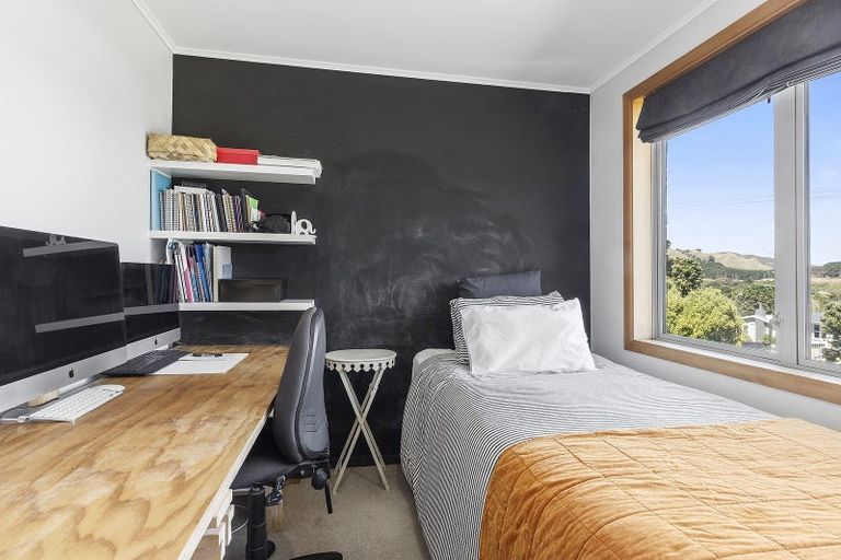 Photo of property in 18 Kapekape Place, Pukerua Bay, 5026