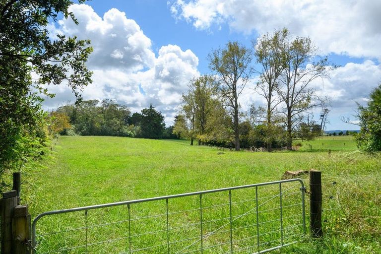 Photo of property in 30 Mahana Road, Waimauku, 0881