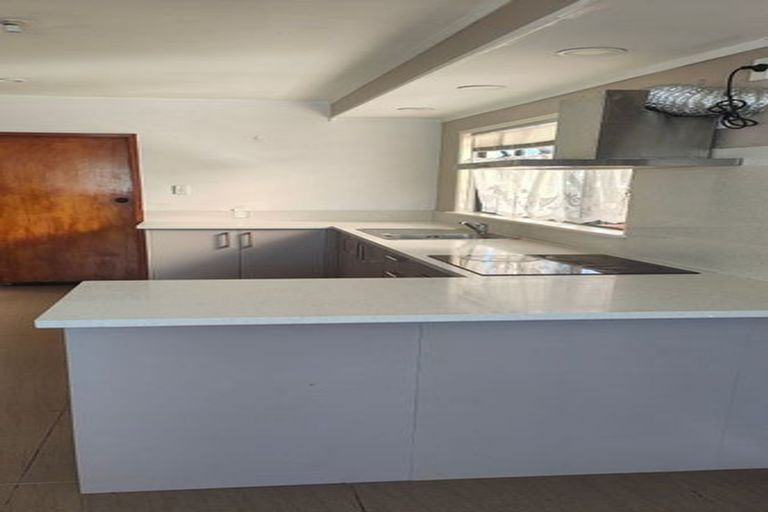 Photo of property in 2 Pandora Place, Pakuranga, Auckland, 2010