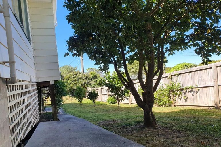 Photo of property in 4a Roberts Road, Matakatia, Whangaparaoa, 0930