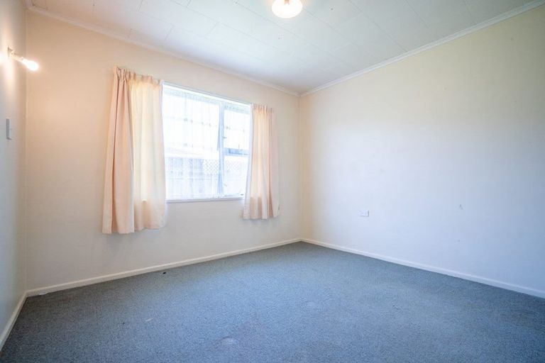 Photo of property in 3 Seddon Street, Takaro, Palmerston North, 4412