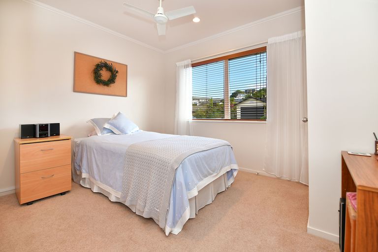 Photo of property in 4 Astor Place, Orewa, 0931
