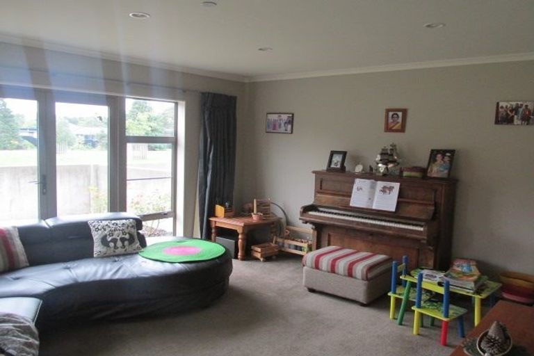 Photo of property in 54 Evergreen Crescent, Trentham, Upper Hutt, 5018