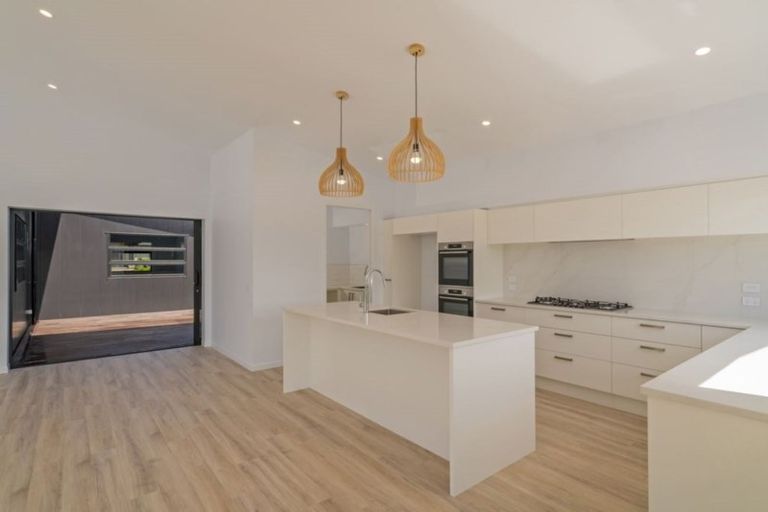 Photo of property in 14 Lady Jocelyn Place, Whitianga, 3510