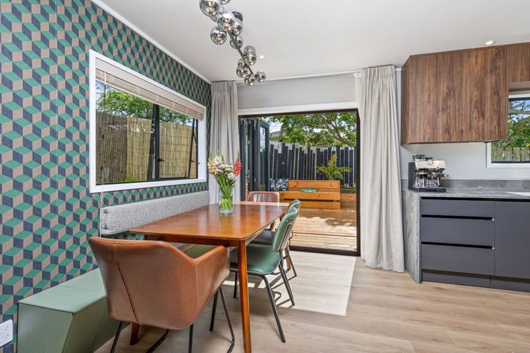 Photo of property in 1/98 Astley Avenue, New Lynn, Auckland, 0600