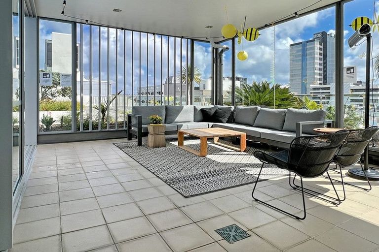 Photo of property in Sentinel Apartments, 802/3 Northcroft Street, Takapuna, Auckland, 0622