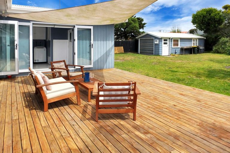 Photo of property in 11 Fabrin Street, Foxton Beach, Foxton, 4815
