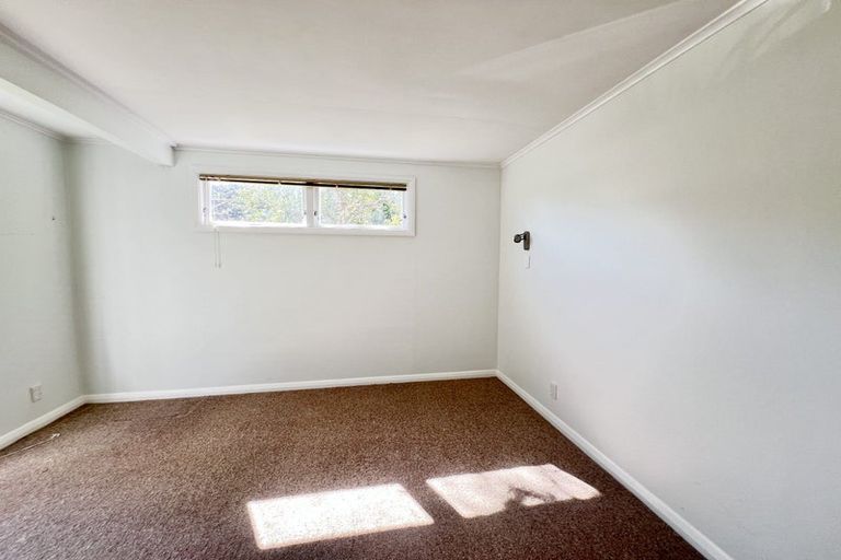 Photo of property in 18 Deller Grove, Silverstream, Upper Hutt, 5019