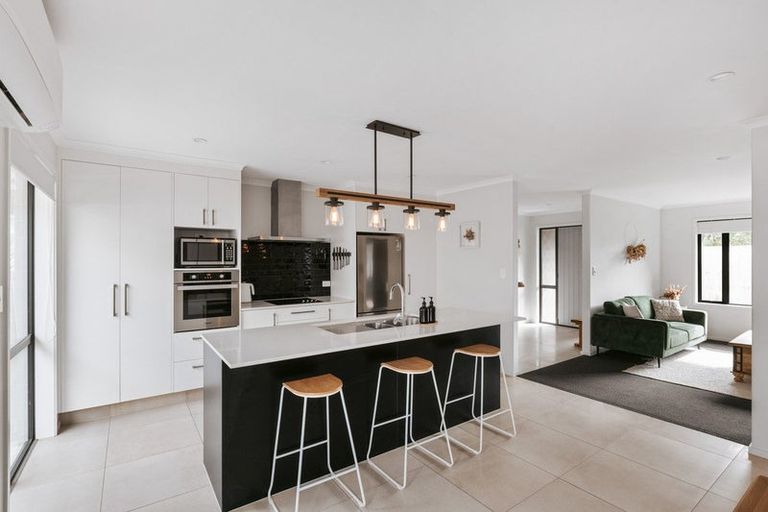 Photo of property in 15 Clover Lane, Pyes Pa, Tauranga, 3112