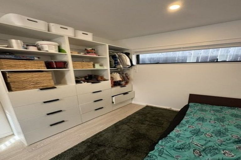 Photo of property in 12b Kelwyn Road, Kelston, Auckland, 0602