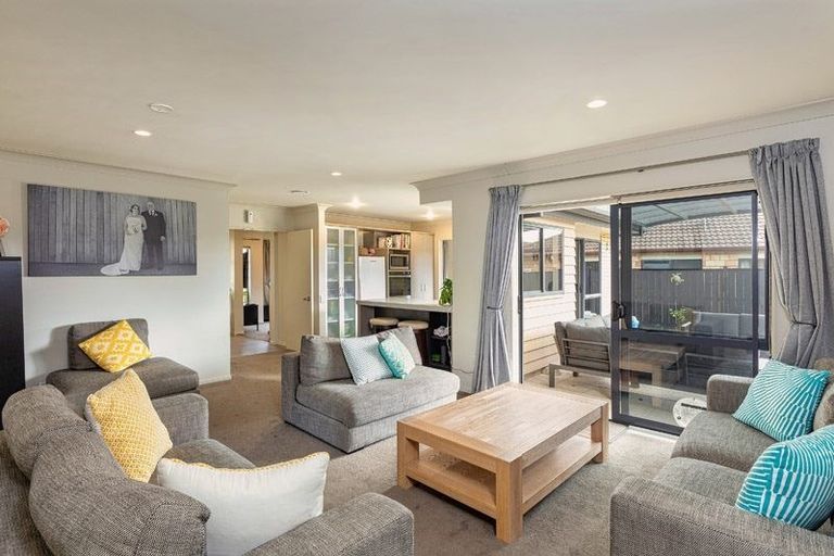 Photo of property in 17 Aberdeen Crescent, Wattle Downs, Auckland, 2103