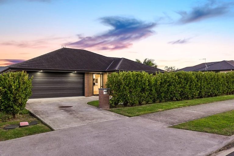 Photo of property in 16 Pitoitoi Drive, Riverhead, 0820