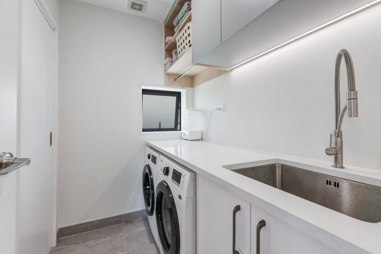 Photo of property in 30 Aitkenhead Court, Parakai, 0830