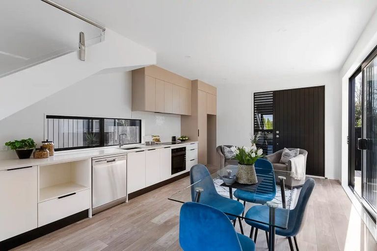 Photo of property in 14d Andrew Road, Howick, Auckland, 2010