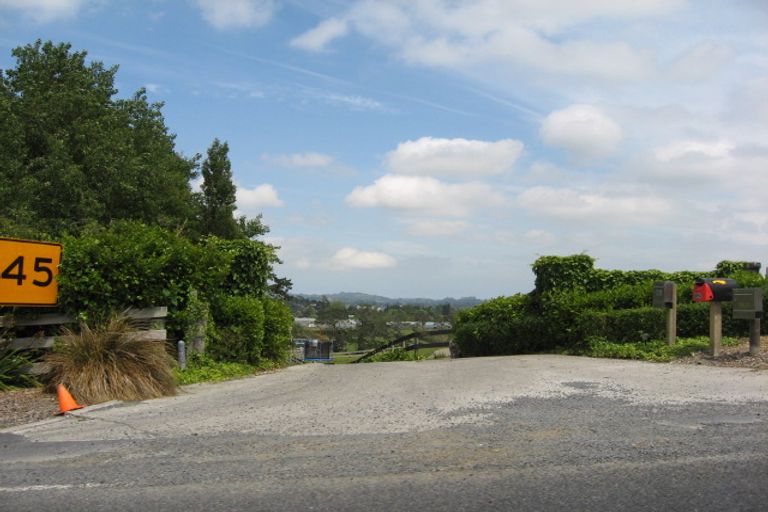 Photo of property in 265a Old Road North, Kumeu, 0892