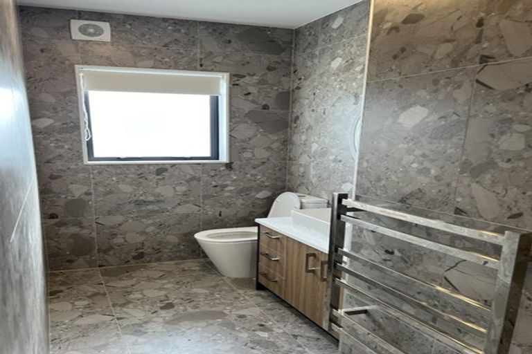 Photo of property in 28 Ballyalton Crescent, Flat Bush, 2019