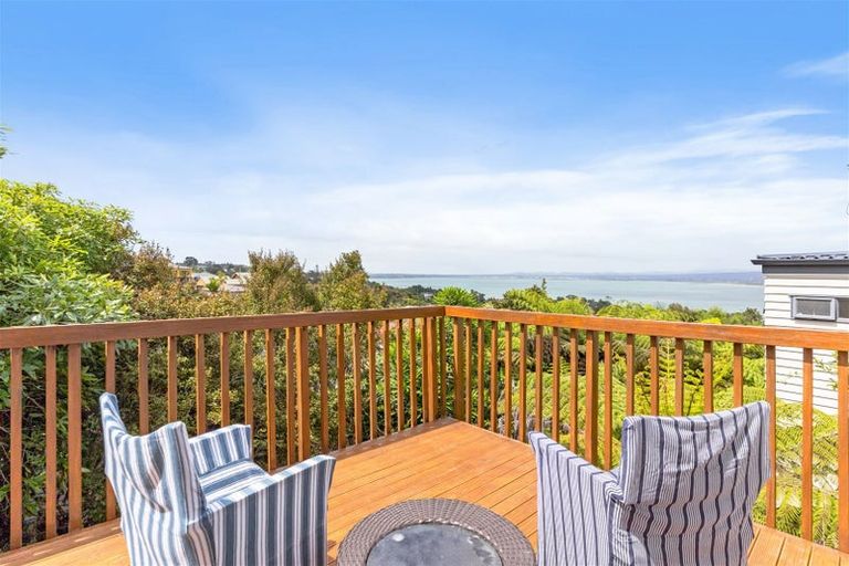 Photo of property in 3 Mariners View Road, Beach Haven, Auckland, 0626