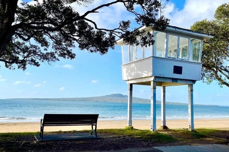 Photo of property in 1/22 North Avenue, Narrow Neck, Auckland, 0624