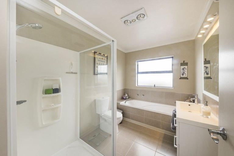 Photo of property in 76 Cashmere Drive, Fitzherbert, Palmerston North, 4410