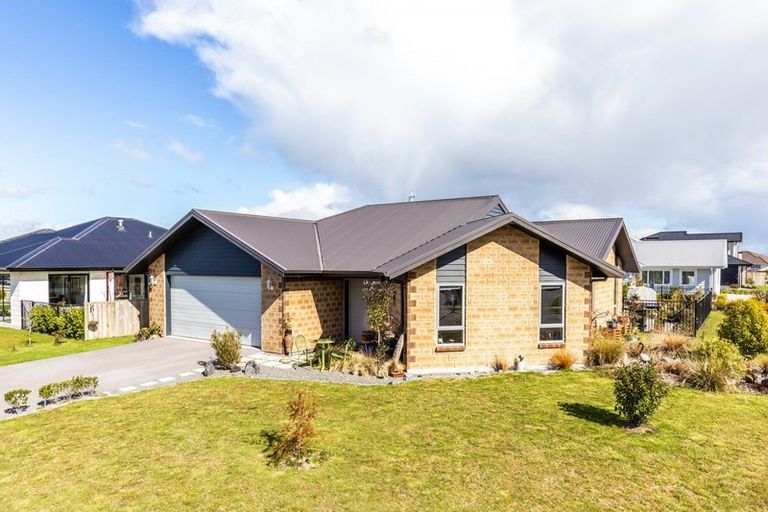 Photo of property in 17 Huka Heights Drive, Rangatira Park, Taupo, 3330