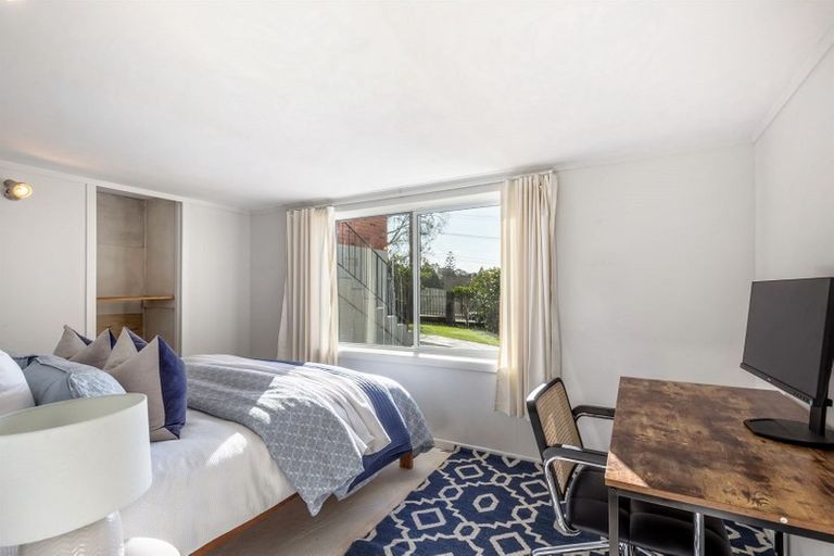 Photo of property in 33 Pupuke Road, Birkenhead, Auckland, 0627