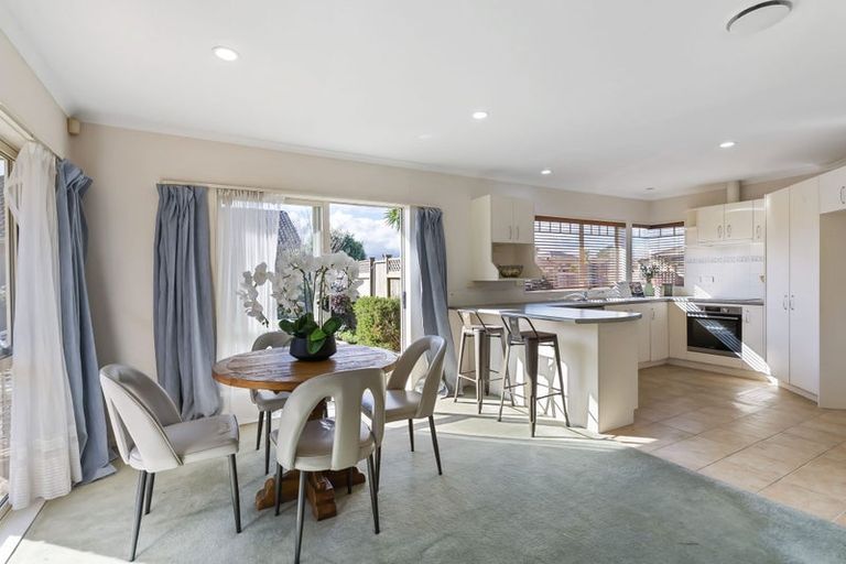 Photo of property in 13 Montilla Place, Manurewa, Auckland, 2102