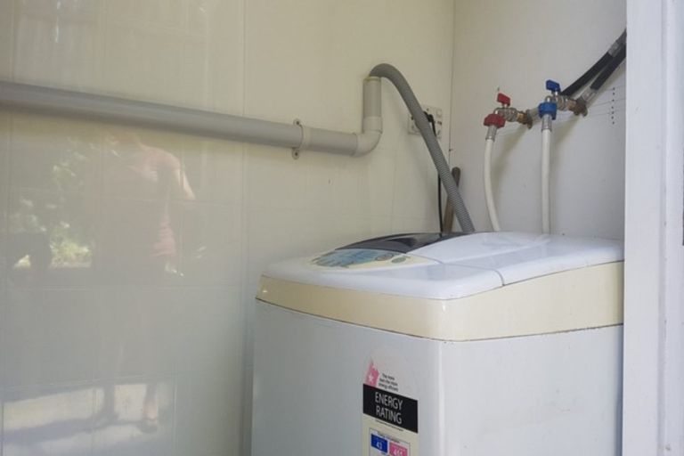 Photo of property in 1/546 Glenfield Road, Glenfield, Auckland, 0629