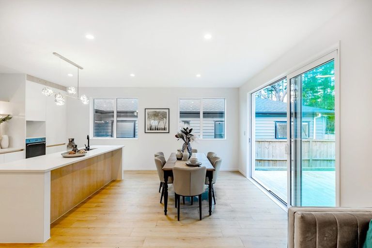 Photo of property in 28 Konoba Avenue, Kumeu, 0810