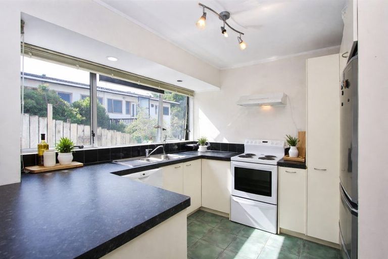 Photo of property in 2/70 Glamorgan Drive, Torbay, Auckland, 0630