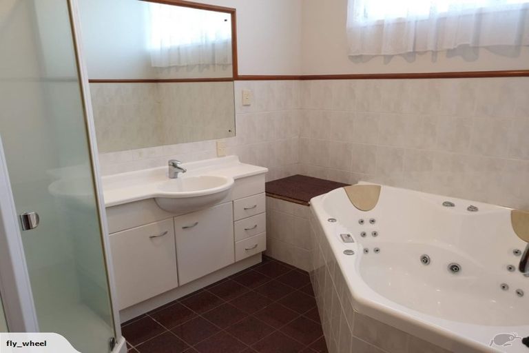 Photo of property in 109 Sylvan Avenue, Northcote, Auckland, 0627