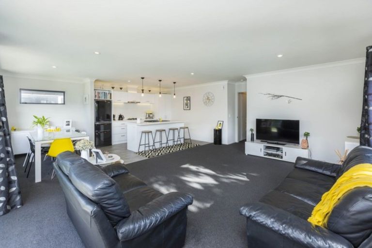 Photo of property in 14 Poppy Watts Grove, Stokes Valley, Lower Hutt, 5019