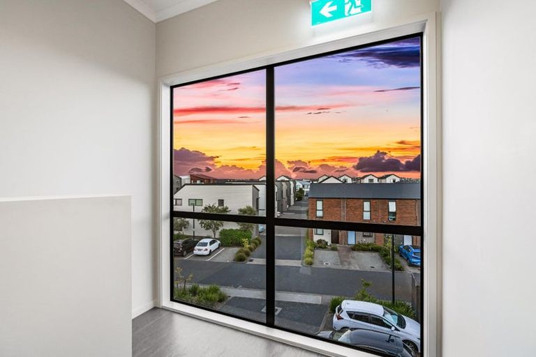 Photo of property in 3/20 Kerewhenua Crescent, Hobsonville, 0616