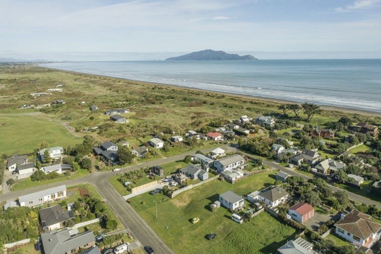 Photo of property in 65 Gawler Street, Te Horo Beach, Otaki, 5581