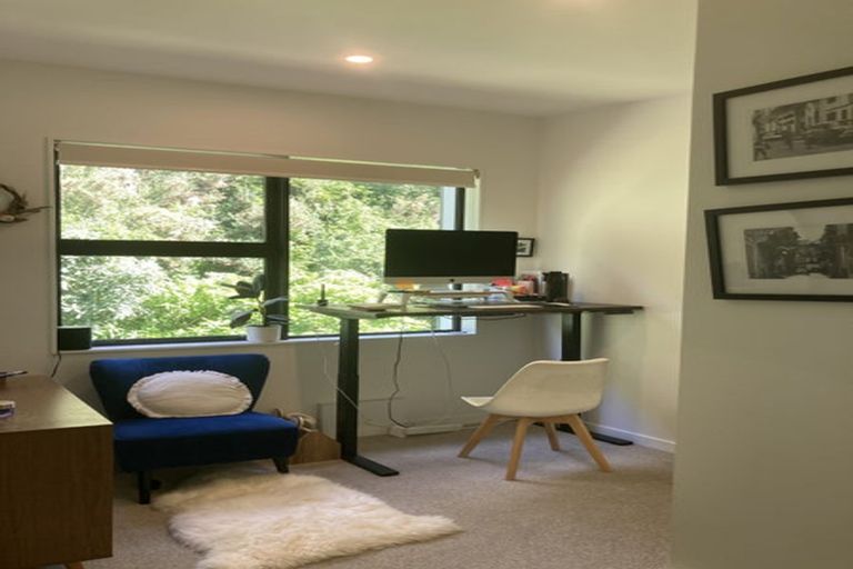 Photo of property in 17 Rua Kai Way, Brooklyn, Wellington, 6021