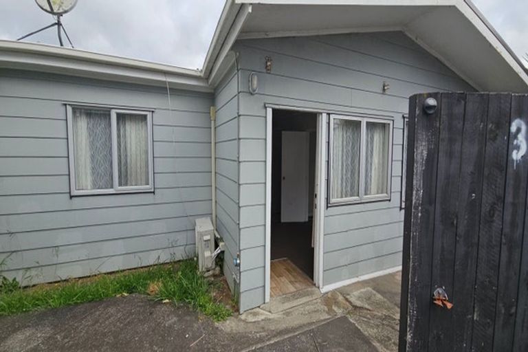 Photo of property in 326 Roscommon Road, Clendon Park, Auckland, 2103