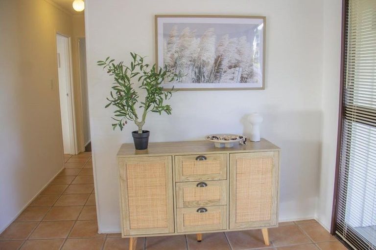 Photo of property in 2 Puketiro Place, Paihia, 0200