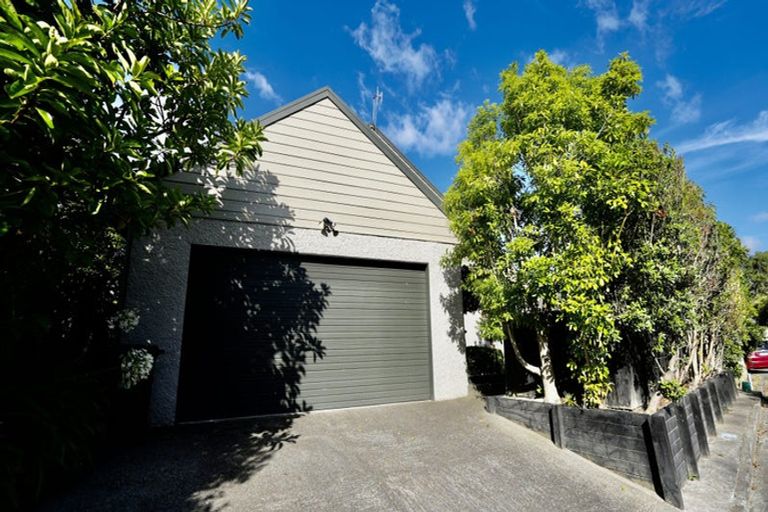 Photo of property in 7 Hillgrove Place, Fitzherbert, Palmerston North, 4410