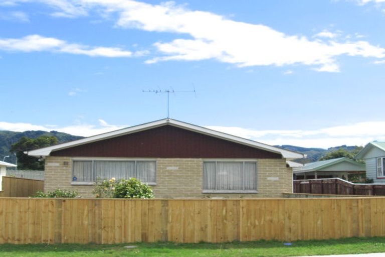 Photo of property in 5a Oregon Drive, Maoribank, Upper Hutt, 5018