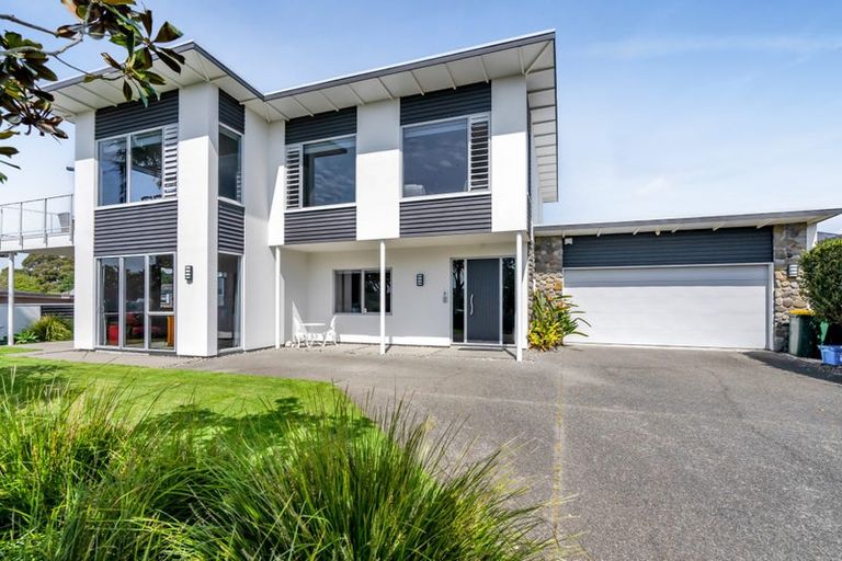 Photo of property in 18 Parkvue Drive, Bell Block, New Plymouth, 4312