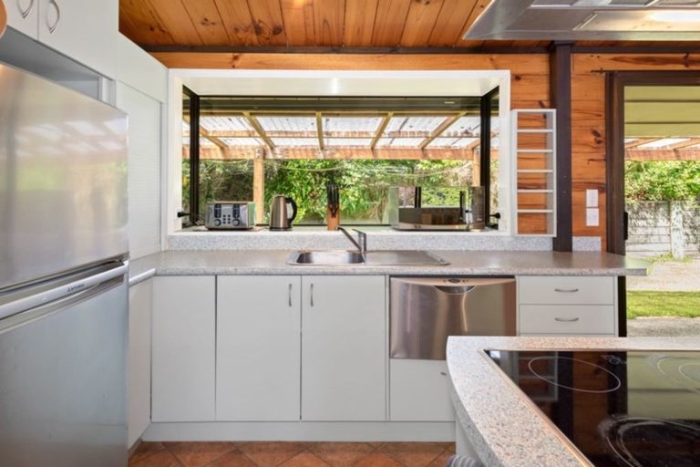 Photo of property in 13 Webster Place, Picton, 7220