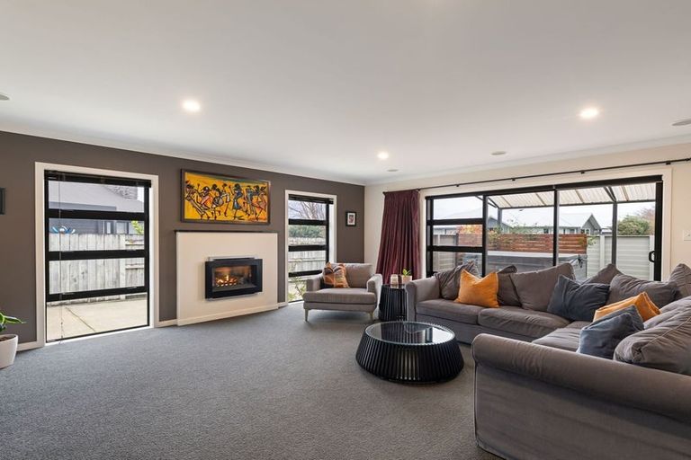 Photo of property in 6 Trump Place, Kelvin Grove, Palmerston North, 4414