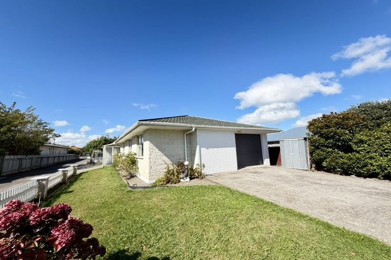 Photo of property in 2 Hill Court, Awapuni, Palmerston North, 4412