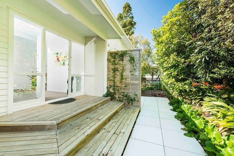 Photo of property in 52a Penzance Road, Mairangi Bay, Auckland, 0630