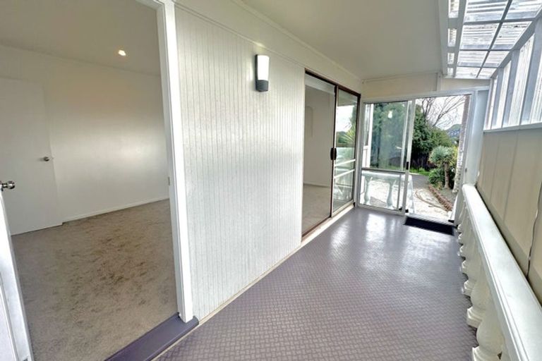 Photo of property in 1/166 Fisher Parade, Farm Cove, Auckland, 2012