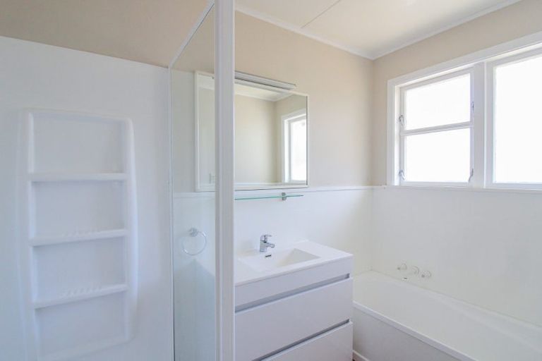 Photo of property in 2 Magnolia Grove, Maungaraki, Lower Hutt, 5010