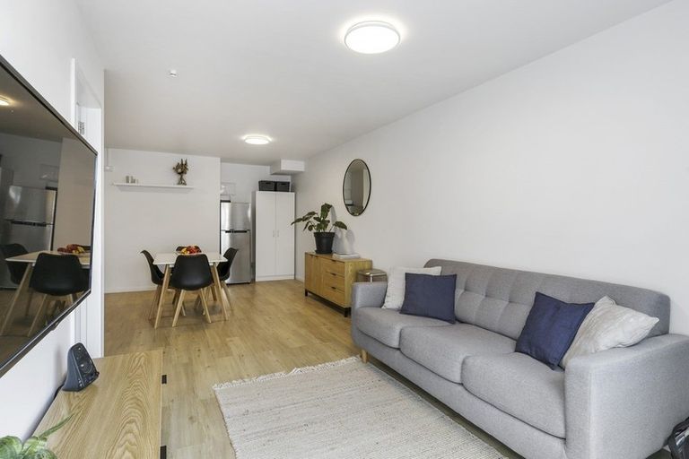 Photo of property in 1/32a Akaroa Drive, Maupuia, Wellington, 6022