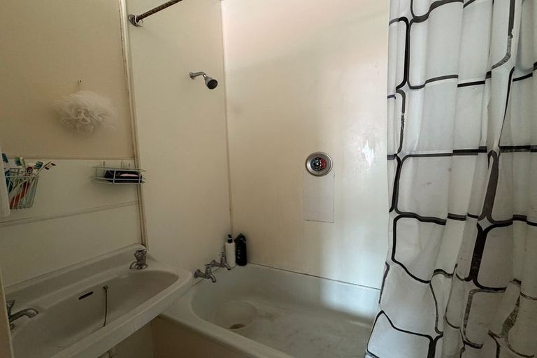 Photo of property in 4 Levy Street, Mount Victoria, Wellington, 6011