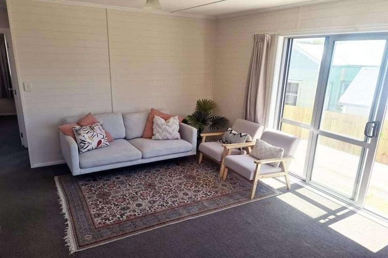 Photo of property in 30a Gledstane Road, Stanmore Bay, Whangaparaoa, 0932